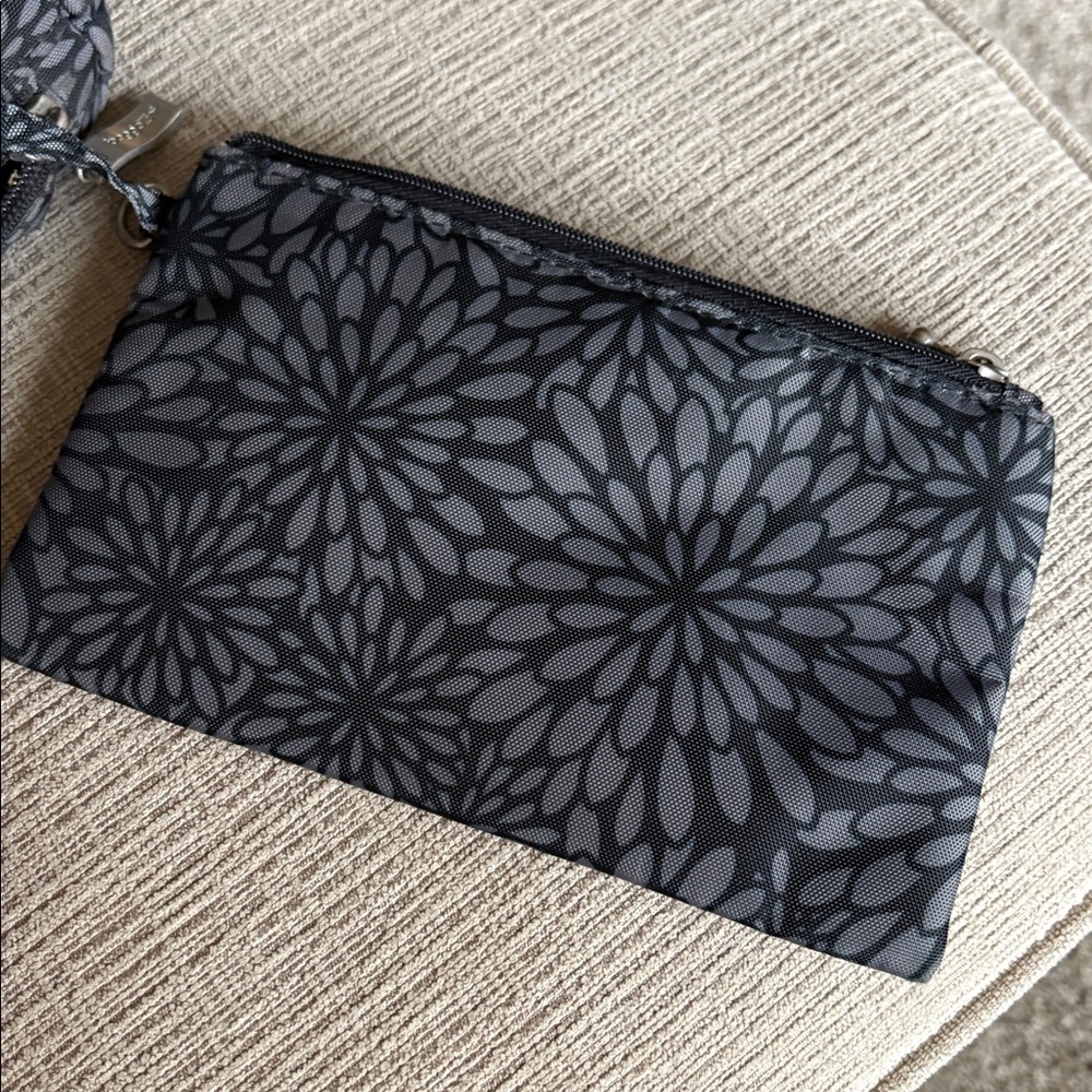 Vera Bradley travel bag - Picture 6 of 8
